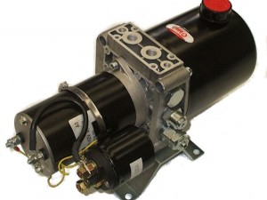 “UPW-DC”直流動(dòng)力單元格外適用于移動(dòng)車輛的安裝使用，如：自行式起重機(jī)，自卸車，起重車，輕型卡車，以其所有需要以電為原動(dòng)力遠(yuǎn)程驅(qū)動(dòng)液壓回路的場(chǎng)合。它們廣泛的應(yīng)用于工業(yè)、農(nóng)業(yè)、海陸運(yùn)輸?shù)雀鱾€(gè)行業(yè)。